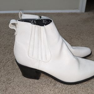 Gently worn Sz 10 Express Booties